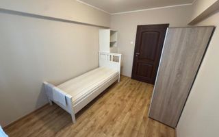 Inchiriere apartament  3 camere decomandat - Poză 9