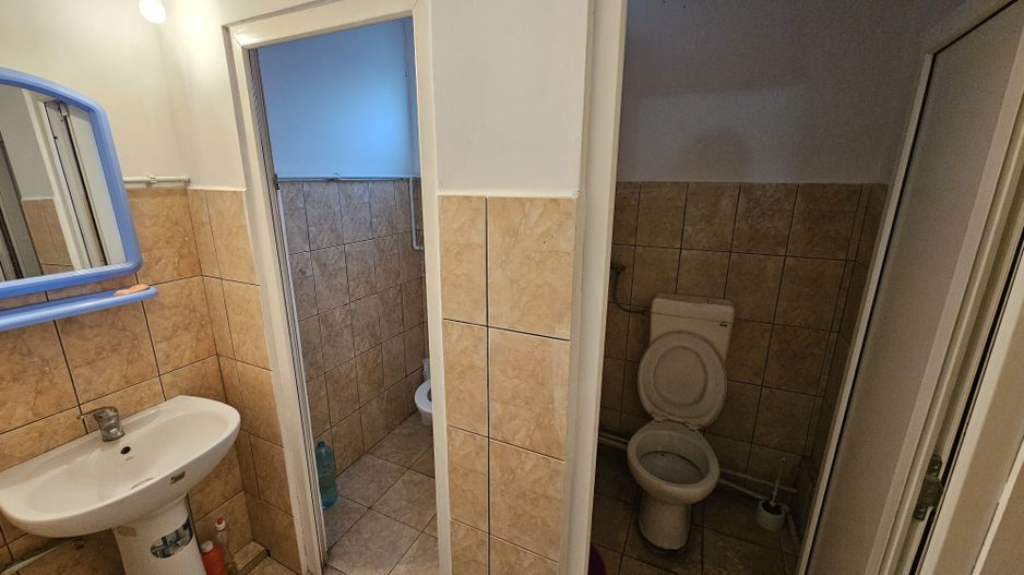 Spatiu comercial/camere cazare - 7 camere 135 mp Baicoi Prahova! - Poză 16