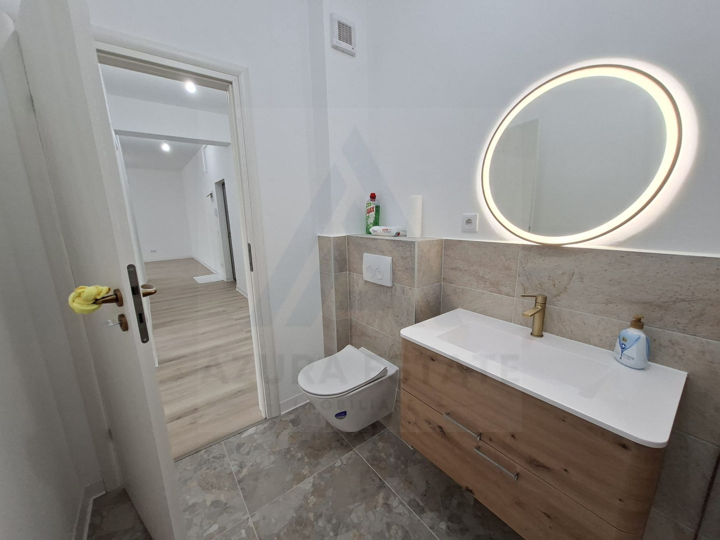 Apartament premimum 80 mp utili etaj 1 parcare terasa boxa in Selimbar - Poză 2