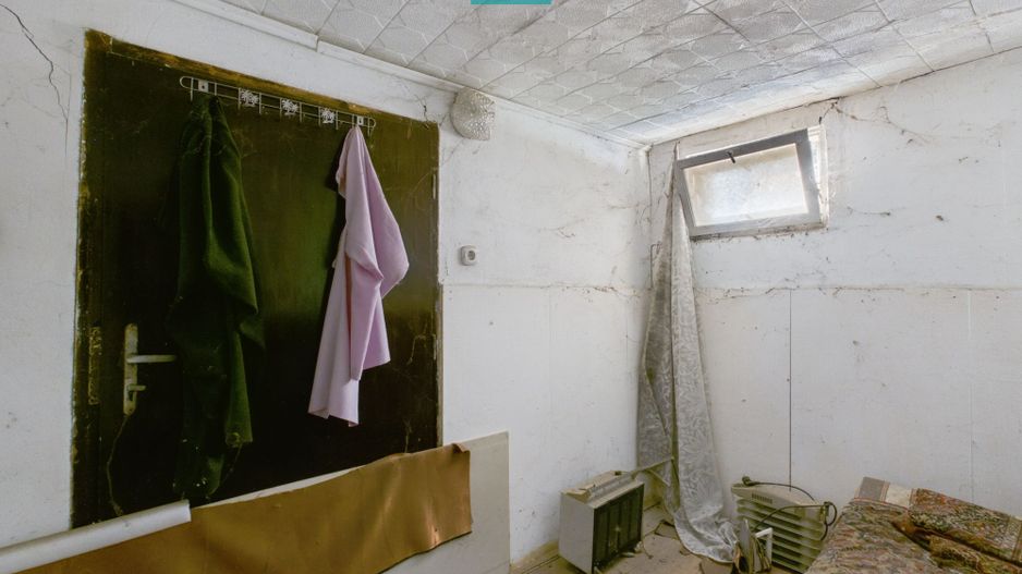 Casă modestă cu 3 camere din văiugă în Bătania - Poză 16