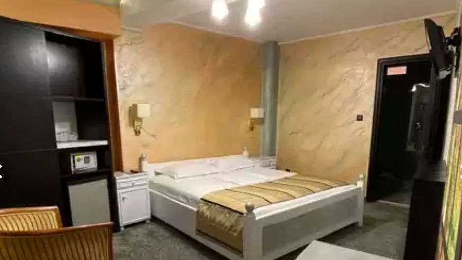 Pensiune cu 18 camere in centrul Brasovului - Poză 15