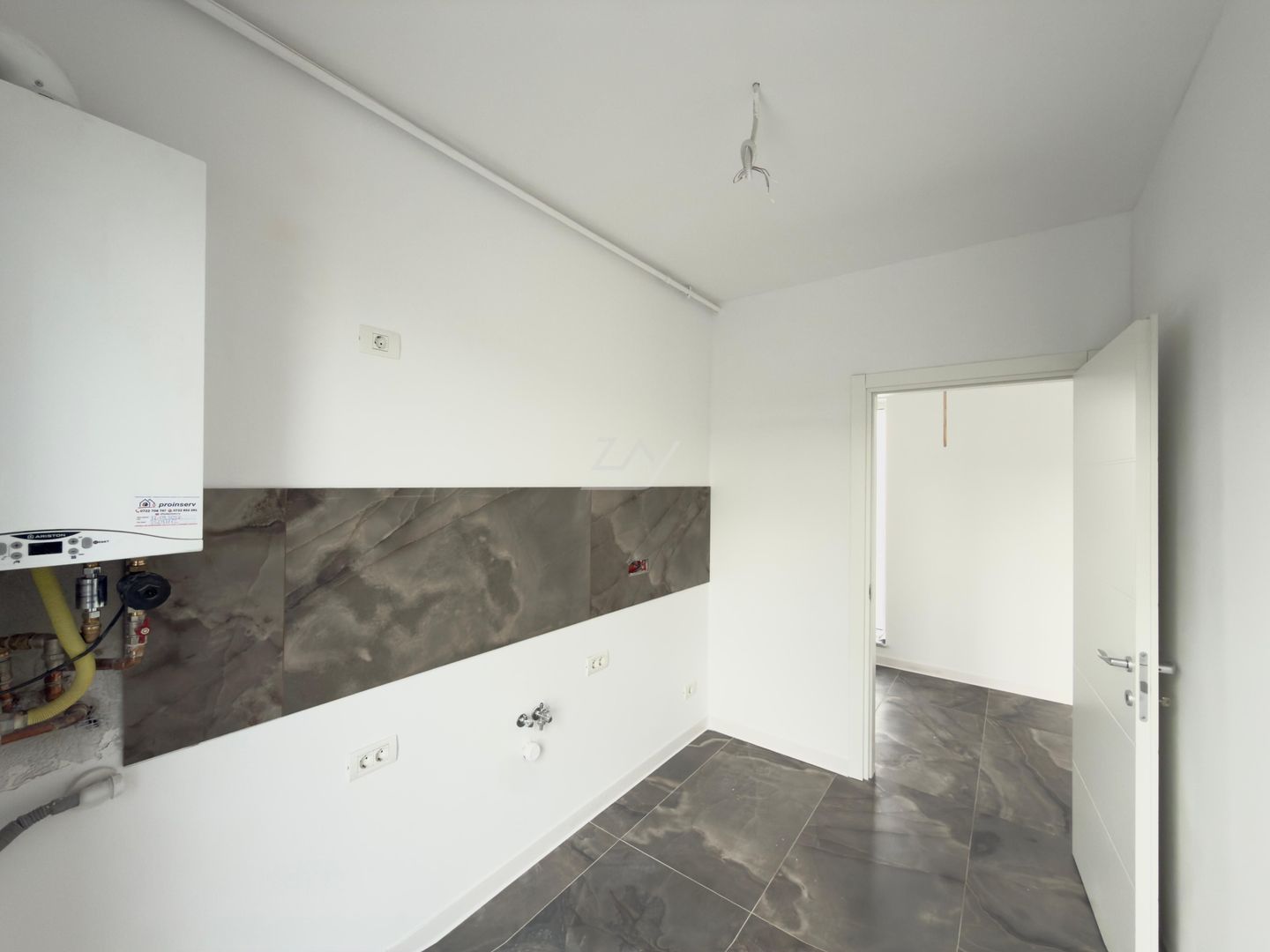 Bloc finalizat. Bucatarie inchisa. Loc de parcare. Spatiu depozitare - Poză 4