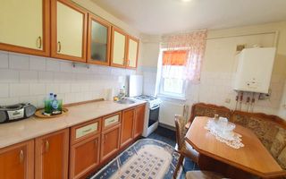 Apartament luminos cu vedere spre biserică, într-un cartier verde și liniștit. - Poză 4