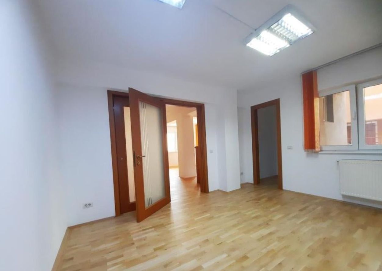 Duplex P+1, 4 camere, scara interioara, curte proprie, 104 mp, an 2013 - Poză 2