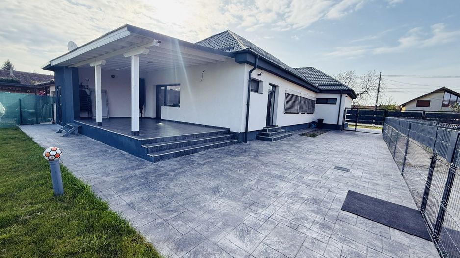 Giroc Central | Casă renovată complet | 4 camere | 2 bai - Poză 1