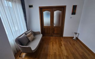 Casă deosebită, cu 5 camere, cu teren de 1132 mp – Cisnădioara - Poză 13