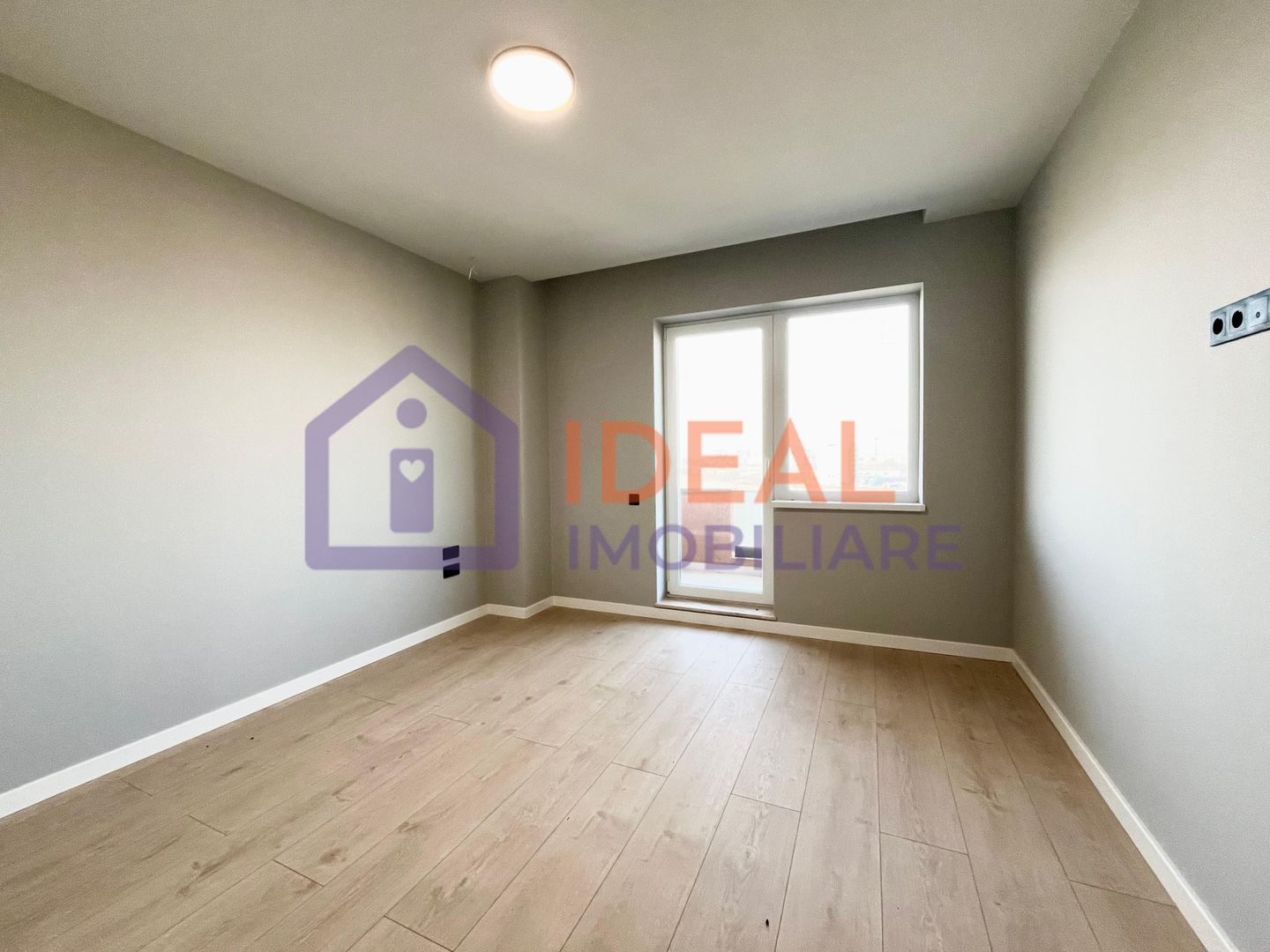 Penthouse cu 3 camere LA CHEIE, cu terase de 200mpu, zona Calea Surii Mici - Poză 9