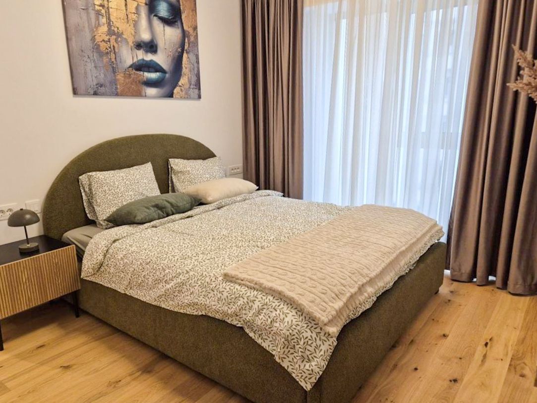 Închiriere | Apartament 3 camere | curte 132mp | Metrou Unirii - Poză 9