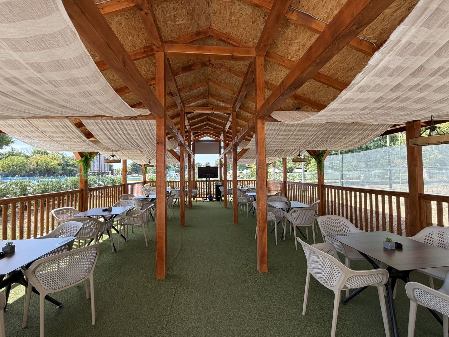 Afacere la cheie pe Strandul Neptun: restaurant, terasa, sala de evenimente - Poză 3