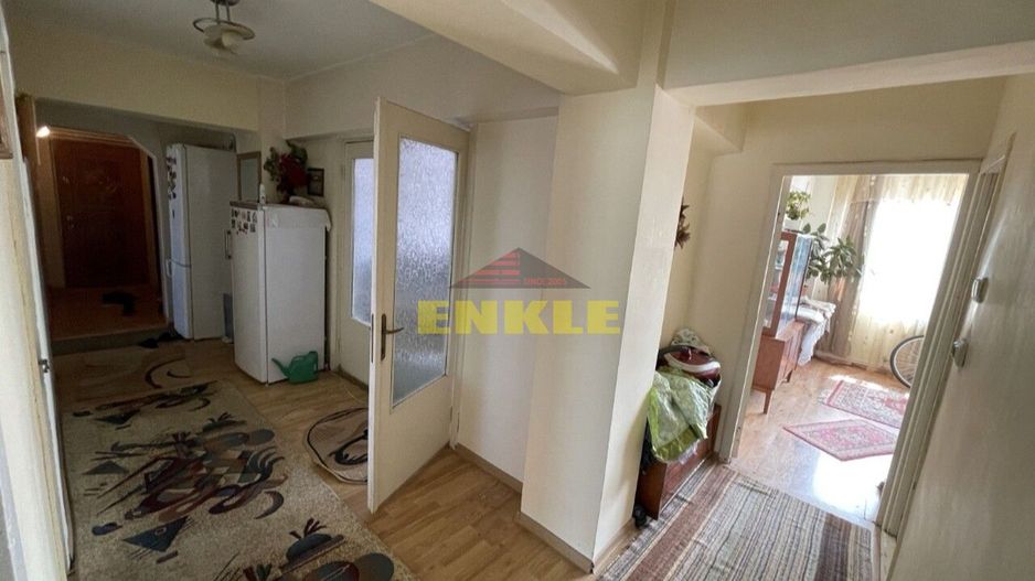 De vânzare apartament cu 4 camere decomandat, zona Stadion - Poză 1