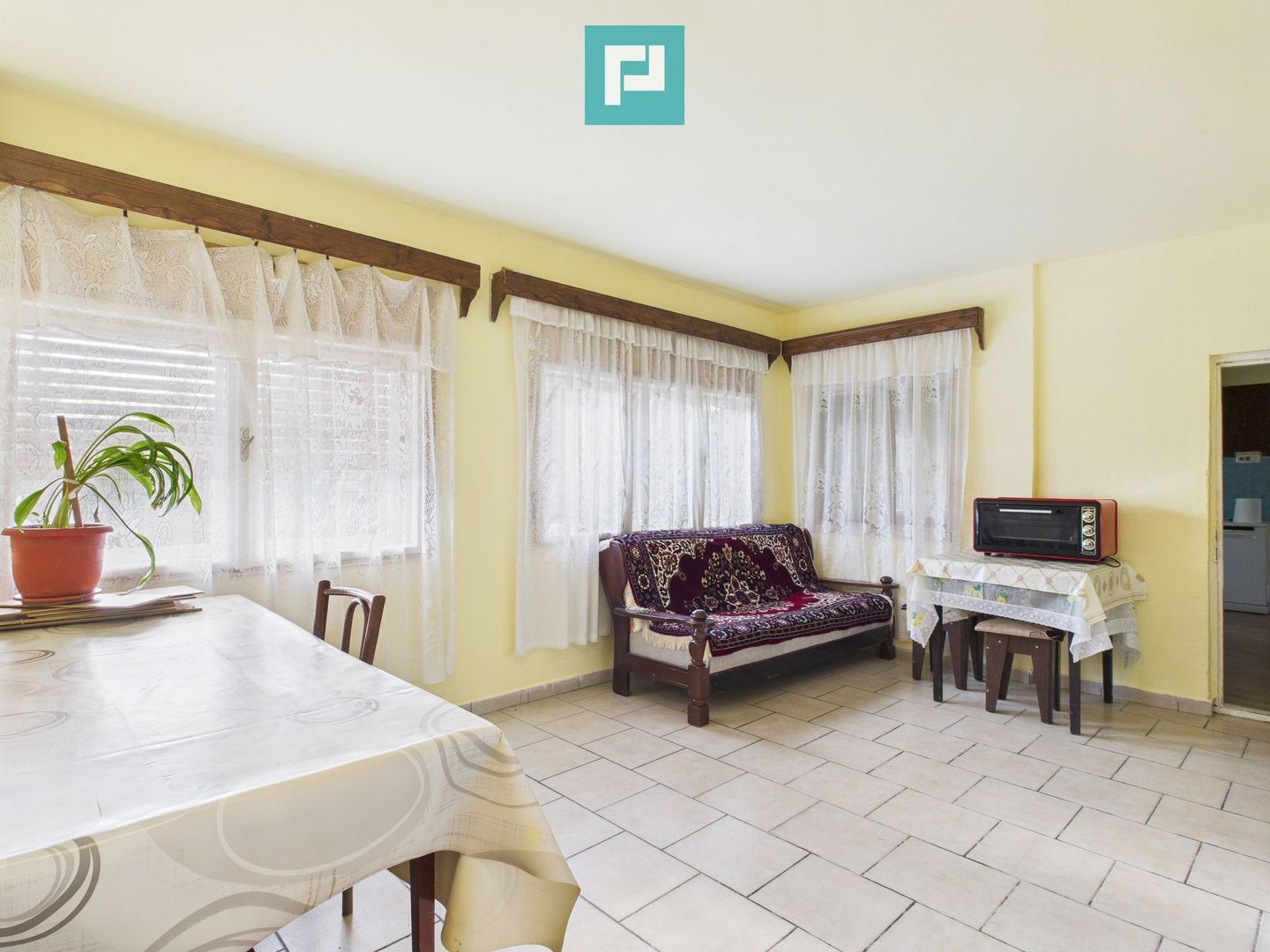 Casă cu 4 camere în Sânpetru German, Secusigiu - Poză 2