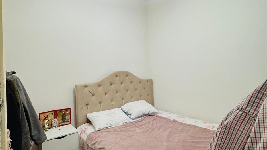 Casa singur in curte cu acces auto si teren  Ultracentral - Poză 2