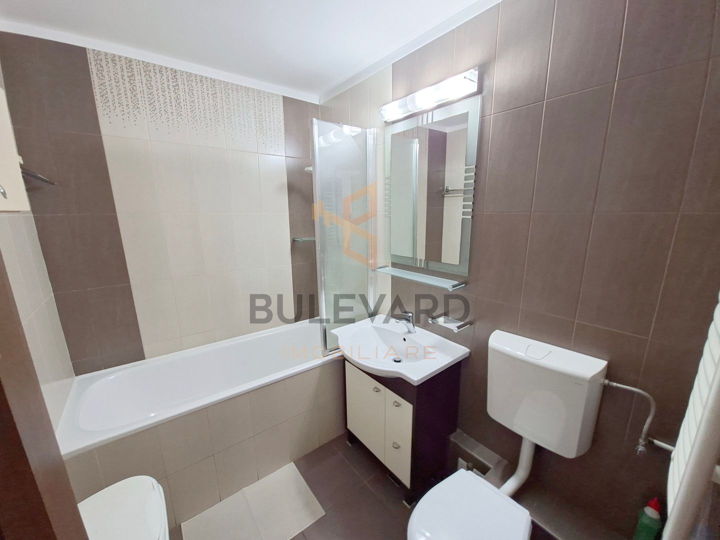 Apartament 3 camere decomandate + parcare, mijlocul strazii Titulescu! - Poză 16
