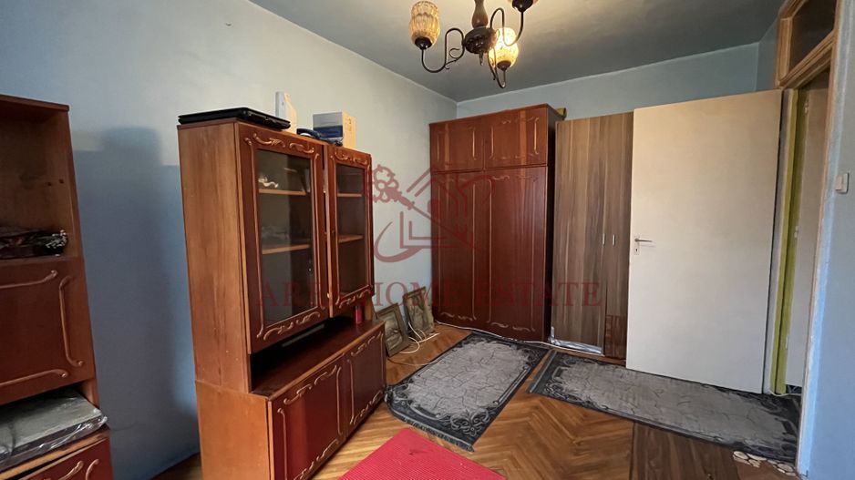 Etaj 1, 3 camere, spatios, 2 băi, centrală proprie – zonă excelentă - Poză 1