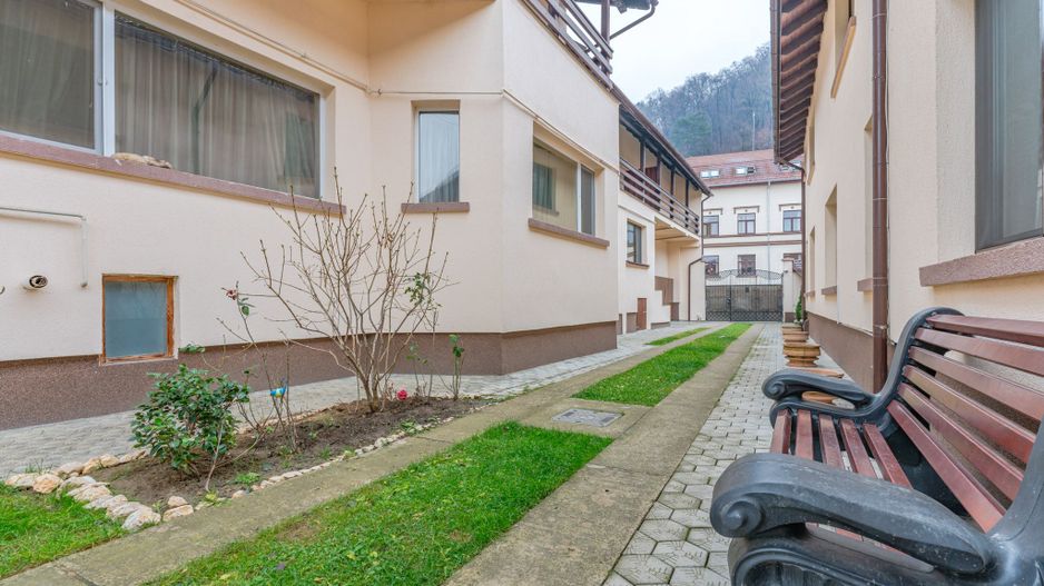 Pensiune Râșnov, 13 camere plus locuință proprietar, zonă Cetate - Poză 48