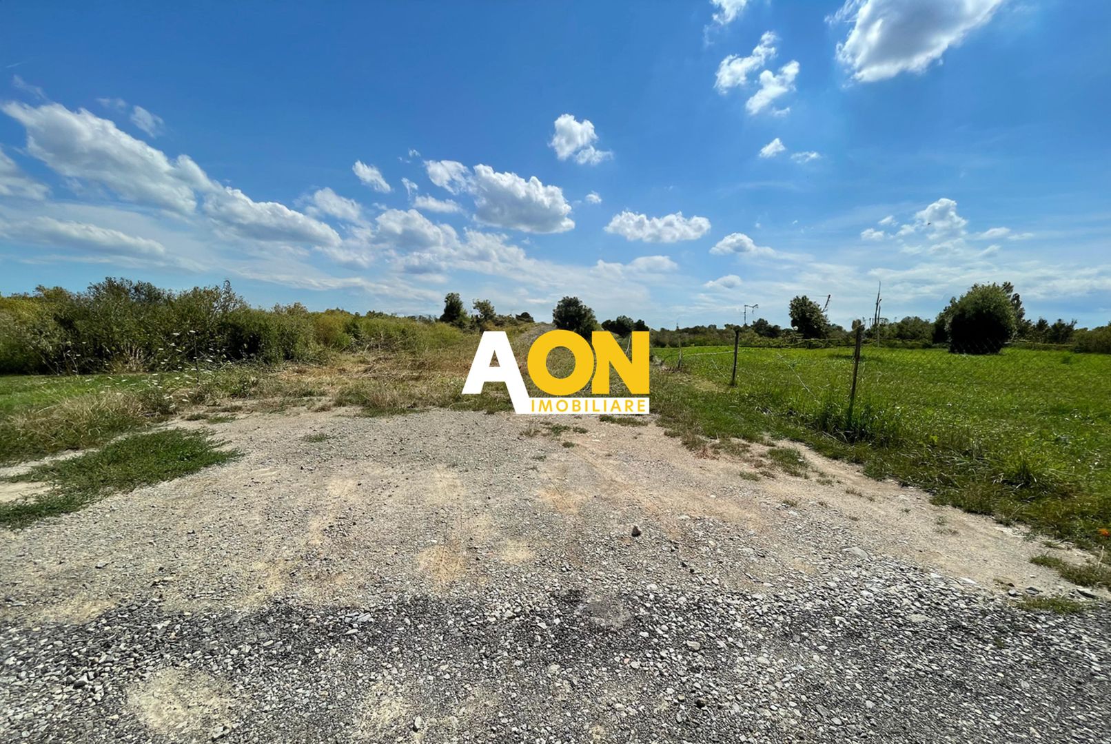 Teren de vanzare, toate utilitatile, deschidere generoasa, zona Arex - Poză 1