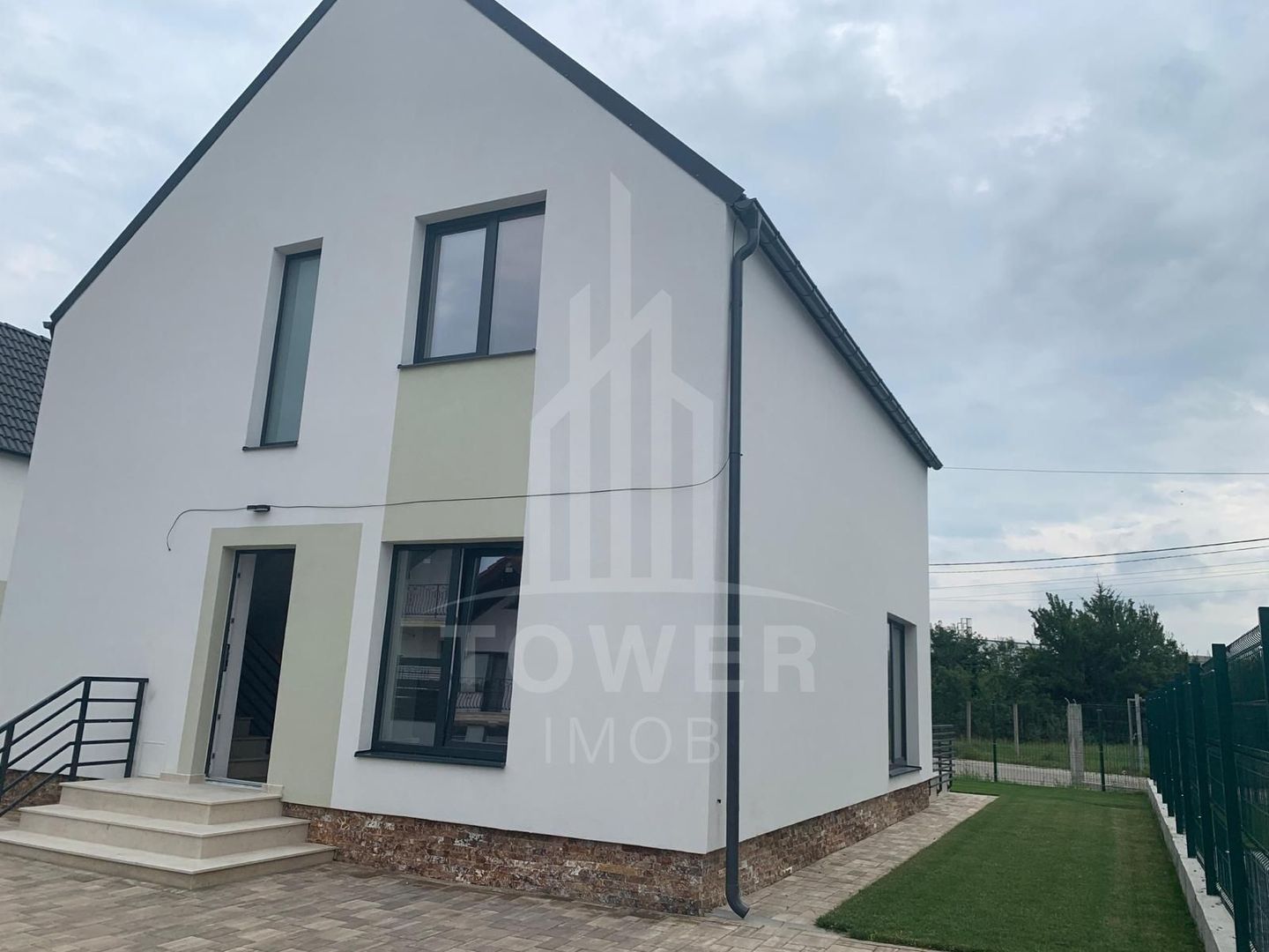 Casă de vânzare cu 4 camere | Loc. Cristian - Poză 2