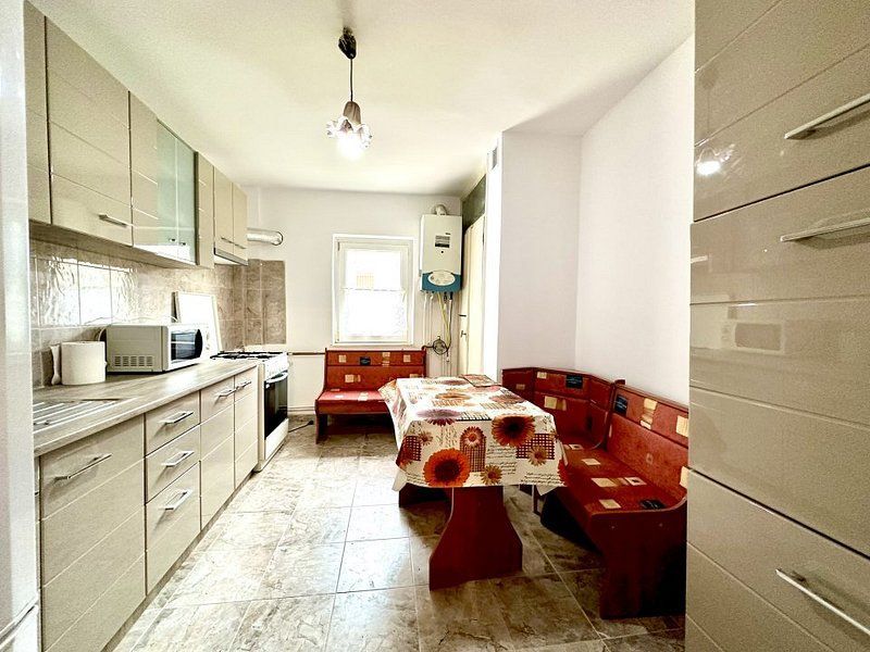 Apartament cu 4 camere zona Aradului - Poză 1