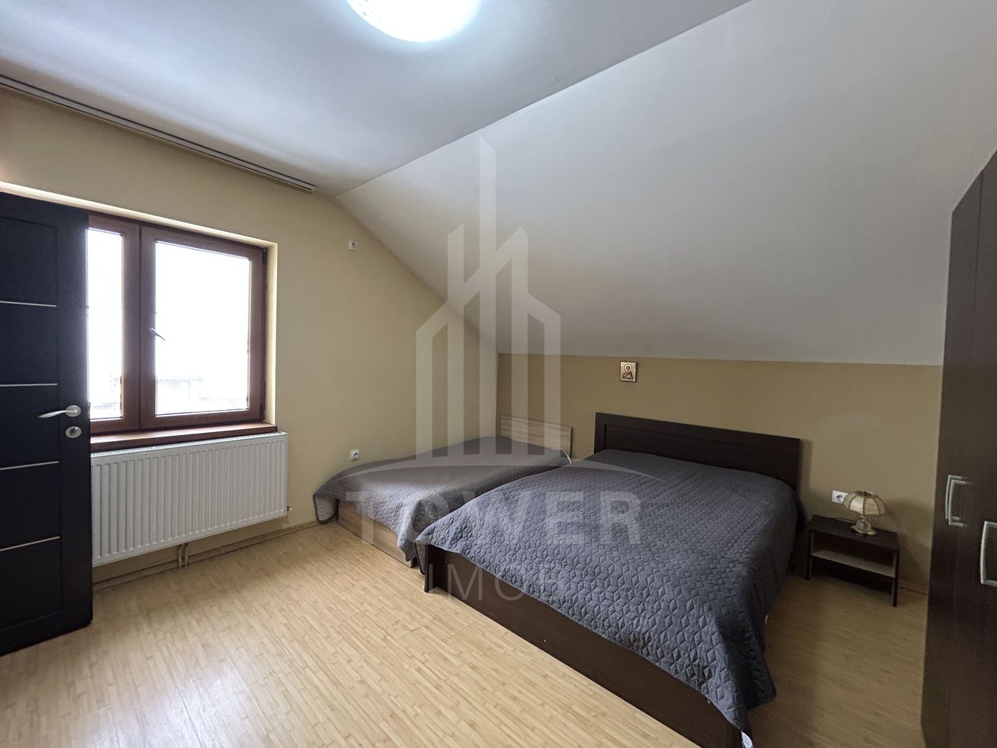 De închiriat Etaj + Mansardă 180 mp | 7 Camere cu 7 Băi | Lupeni - Poză 15