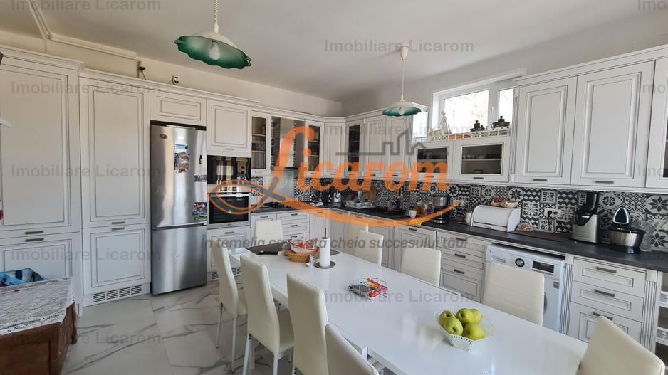 Apartament 3 camere la casa Centru Istoric utilat,mobilat 265000Eur - Poză 4
