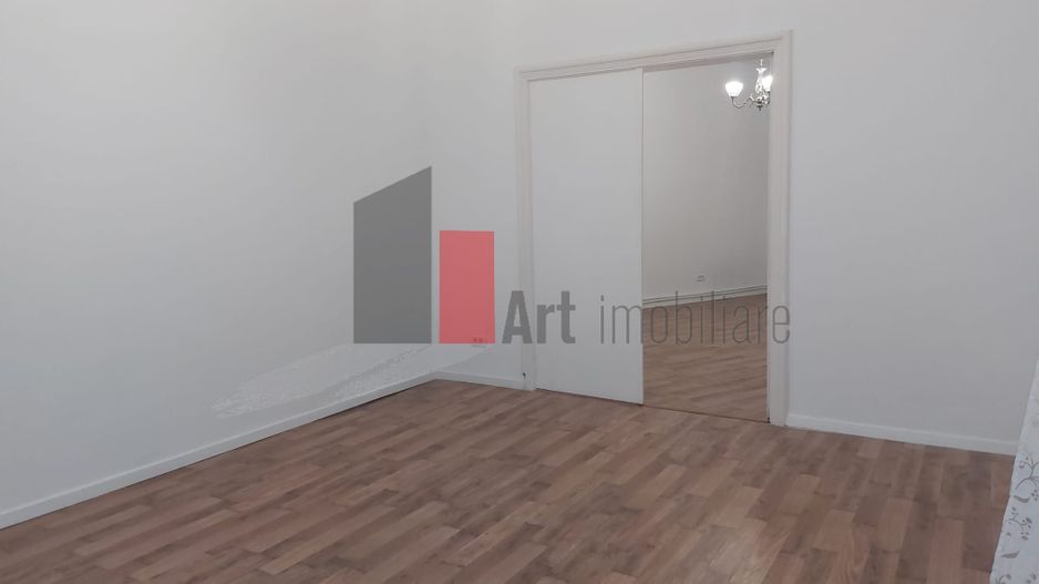 Spatiul "BAIXA" , parter de vila, renovat recent, liber - Poză 4
