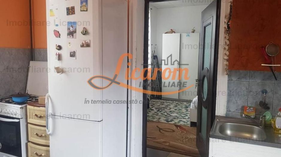 Corp de casa Blumana, zona str Lunga,curte,pod,beci. - Poză 5