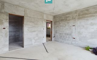 Vilă modernă pe 3 niveluri la gri în Poltura - Poză 13