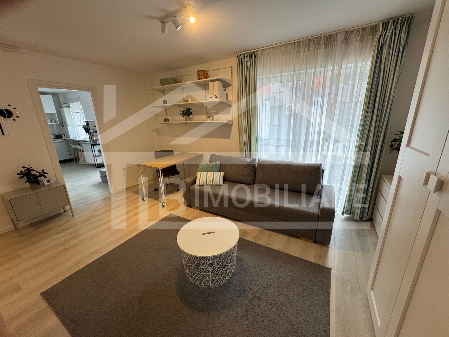 Apartament cu o camerea, 37mp, garaj , Zona Crinului Residence - Poză 3