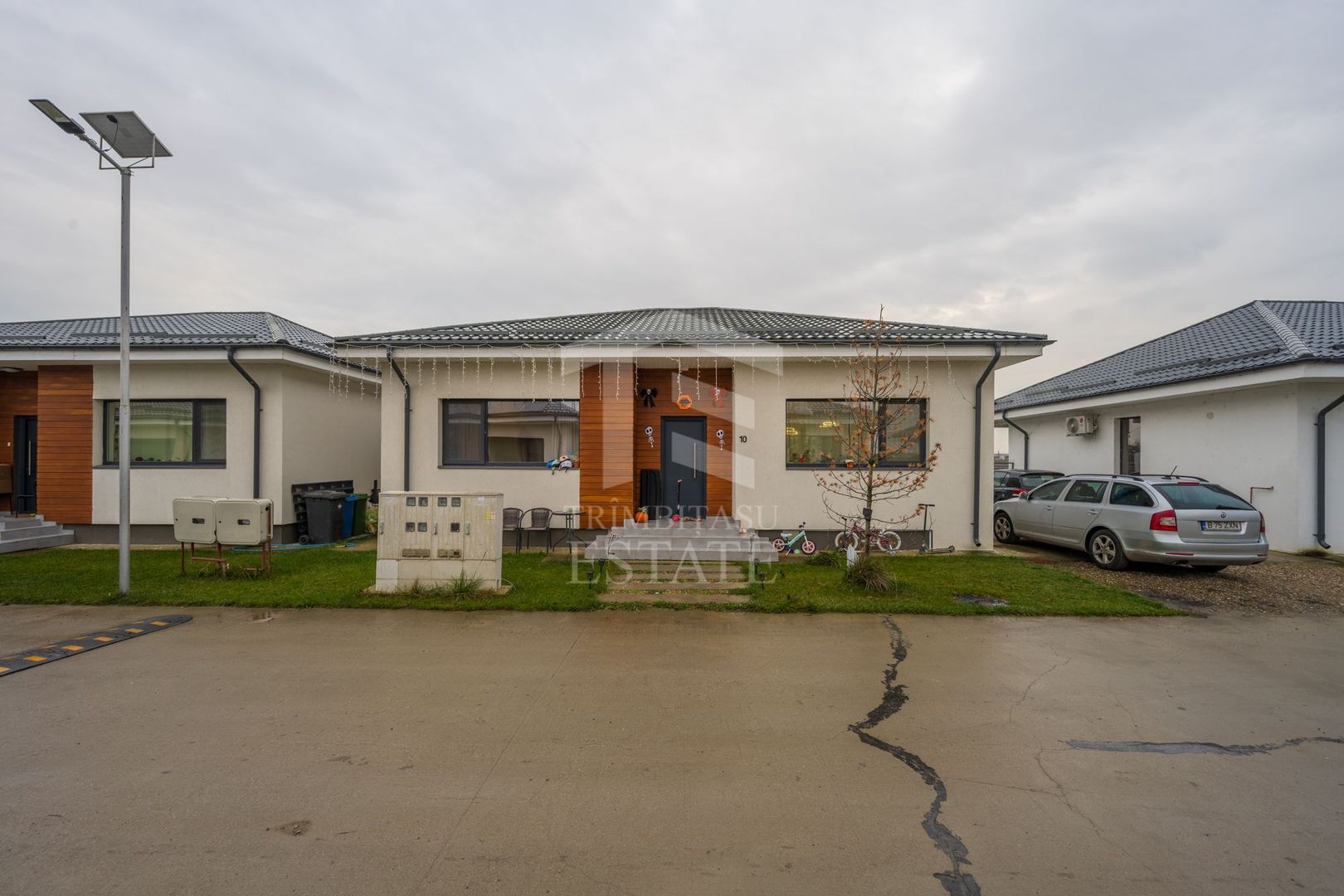 Vila parter mobilata si utilata Tunari - Poză 1