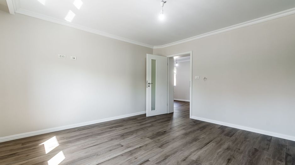Casă gata de mutat în Aradul Nou, renovată complet (2026) - Poză 12