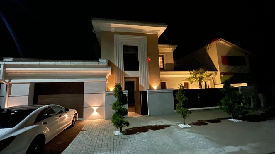 Proprietate de lux cu piscina si design modern-Dumbravita - Poză 1