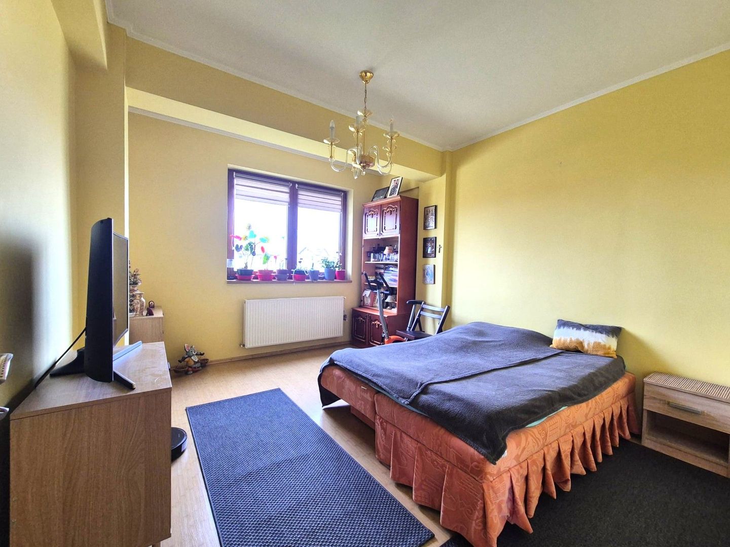 Tractoru, zonă liniștită de case, apartament spațios 3 camere cu garaj - Poză 14