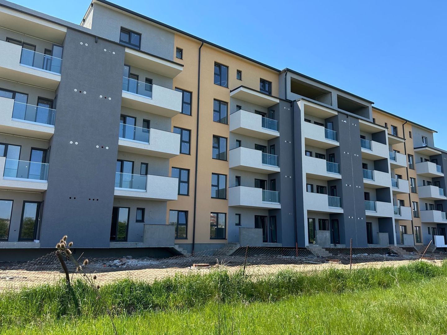 The Lake Side Residence - Poză 1