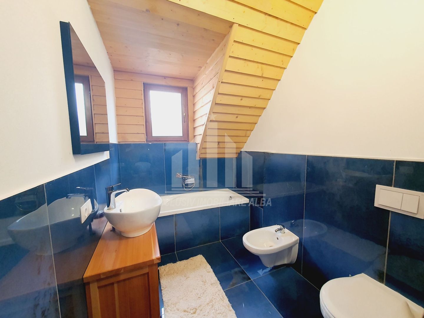 Inchiriez apartament la vila în Aiud - Poză 4