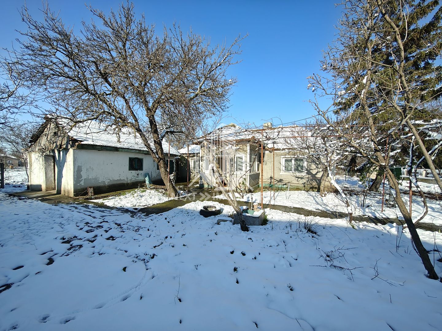 Teren 1.183 mp cu casă bătrânească, deschidere 22,37 ml - Poză 1