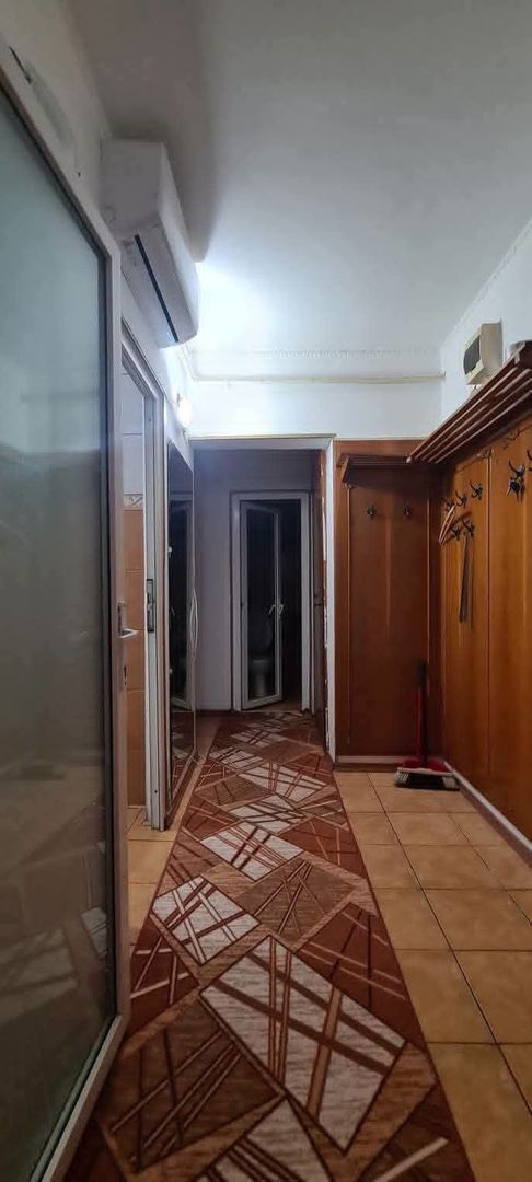 De vanzare apartament cu 2 camere, central, Bloc BR, et. 2, 76.000 euro - Poză 7