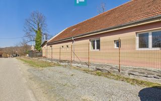 Casă cu 8 camere pentru investiții în Maciova CS - Poză 23