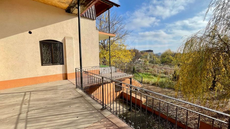 De vânzare – Clădire impresionantă, 11 camere, 9 dormitoare, Păcurari - Poză 9