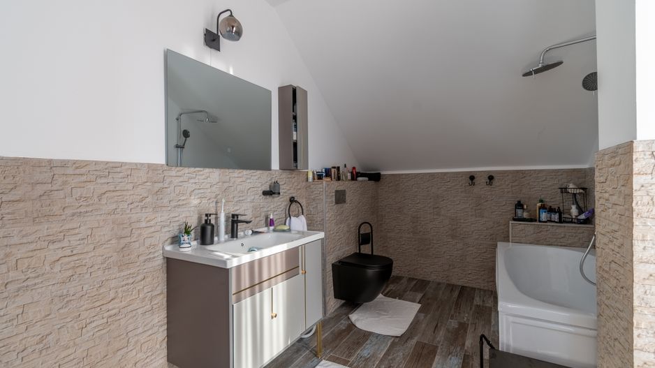Proprietate exclusivista de vanzare: 2 case | 9 camere | 2000 mp teren - Poză 52