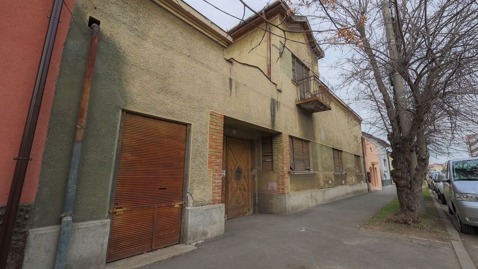 VILĂ INTERBELICĂ CU TEREN GENEROS ȘI SPAȚIU COMERCIAL . VÂRFUL CU DOR - Poză 2