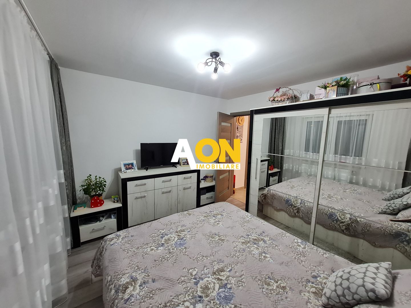 Apartament 2 Camere, 53 mp + Balcon, Decomandat, Et.1, Zona Cetate - Poză 6