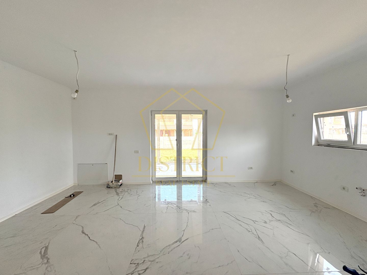 Duplex spațios cu 4 camere si debara |  Mosnita Noua | Sala de Sport - Poză 2