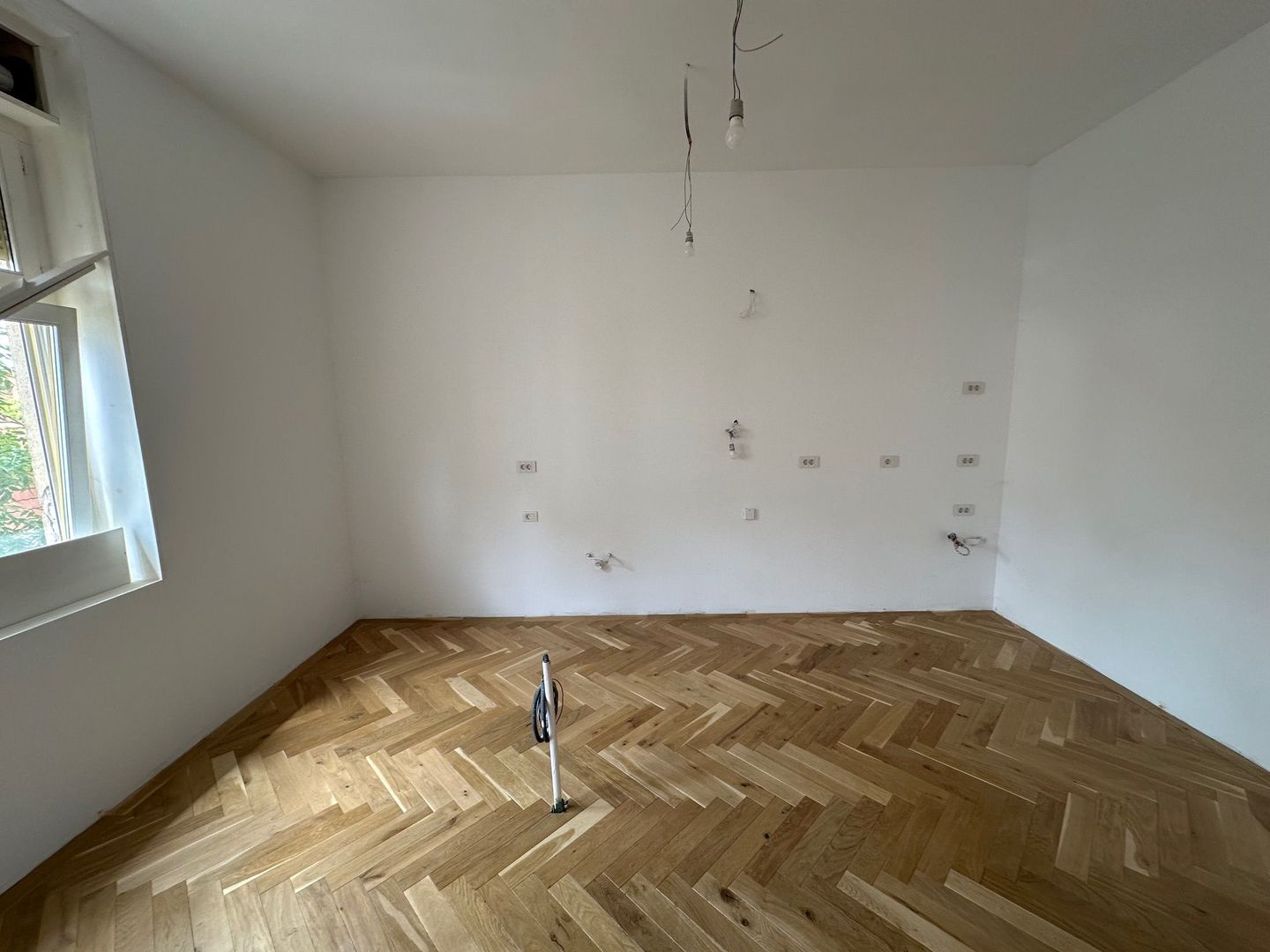 Apartament renovat în clădire istorică - are garaj - Poză 4