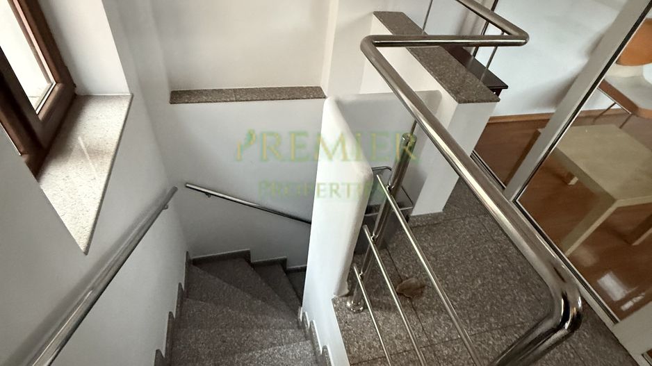 Casă de vânzare  pretabilă pentru clinica, cabinet medical, birouri - Poză 13