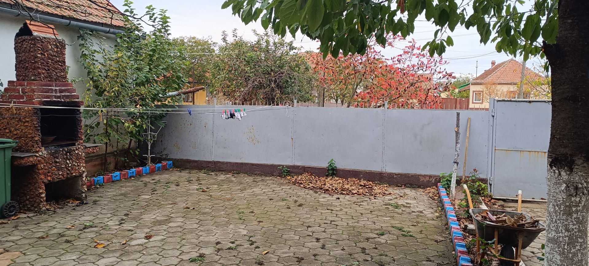 Casă spațioasă cu 4 camere , curte și teren generos în Mașloc - Poză 7