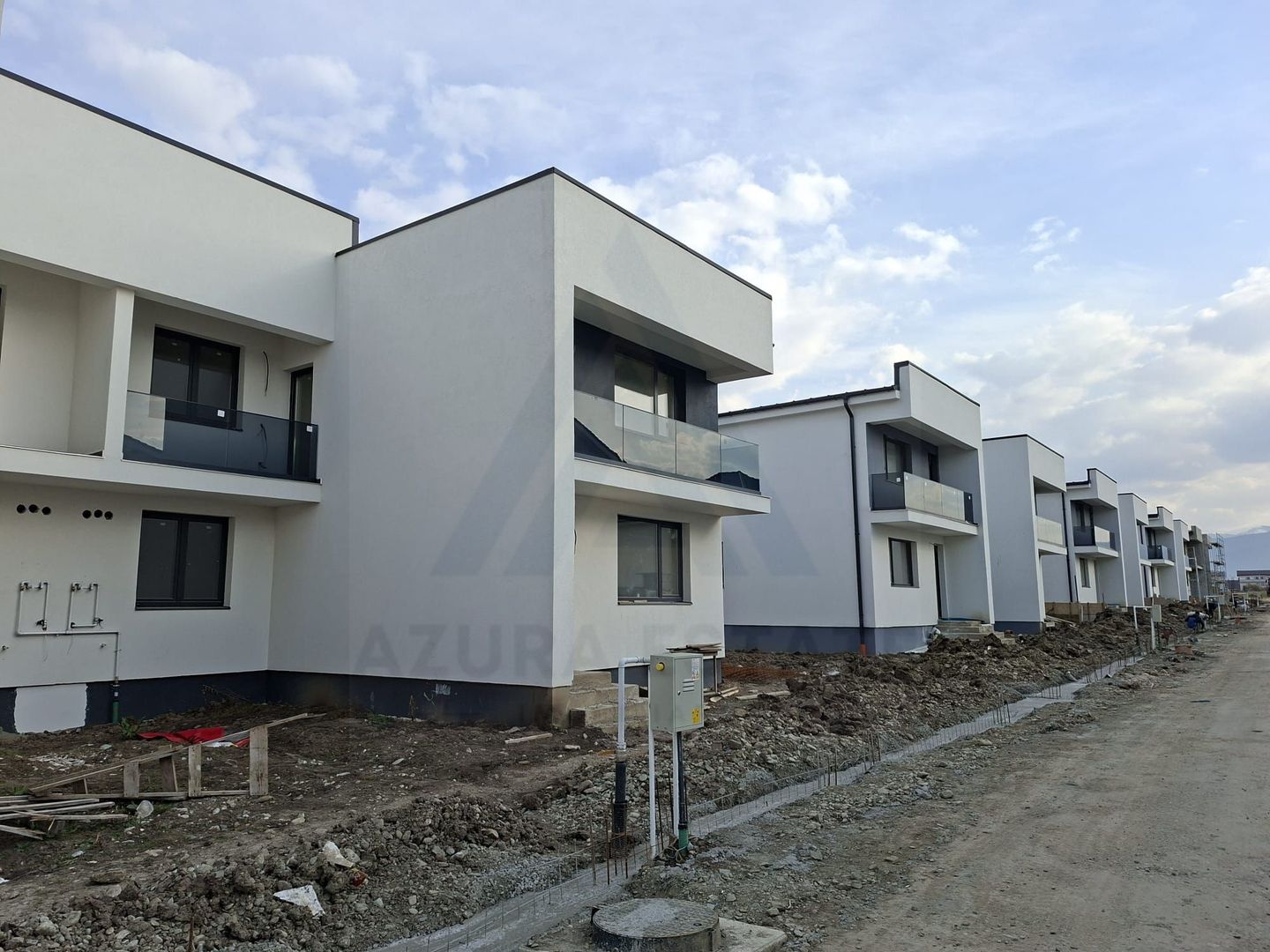 Casa moderna 3 camere P+1 curte privata libera 170 mp in Arhitectilor - Poză 1