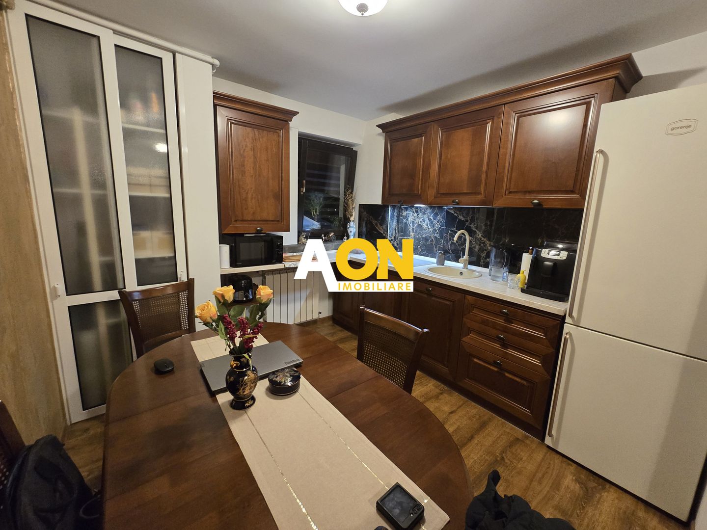 Apartament 2 Camere M-uri, Vedere spre Catedrala, Complet Renovat - Poză 9