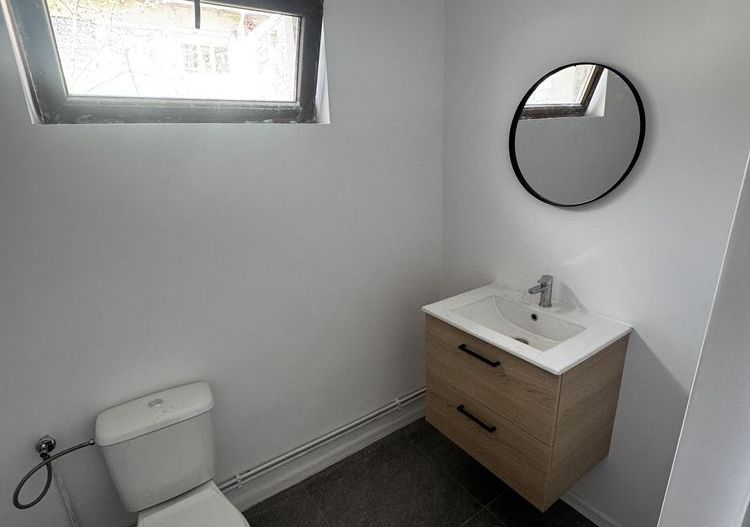 Casa compet renvoata Piata Mihai Viteazau Ploiesti, curte - Poză 4