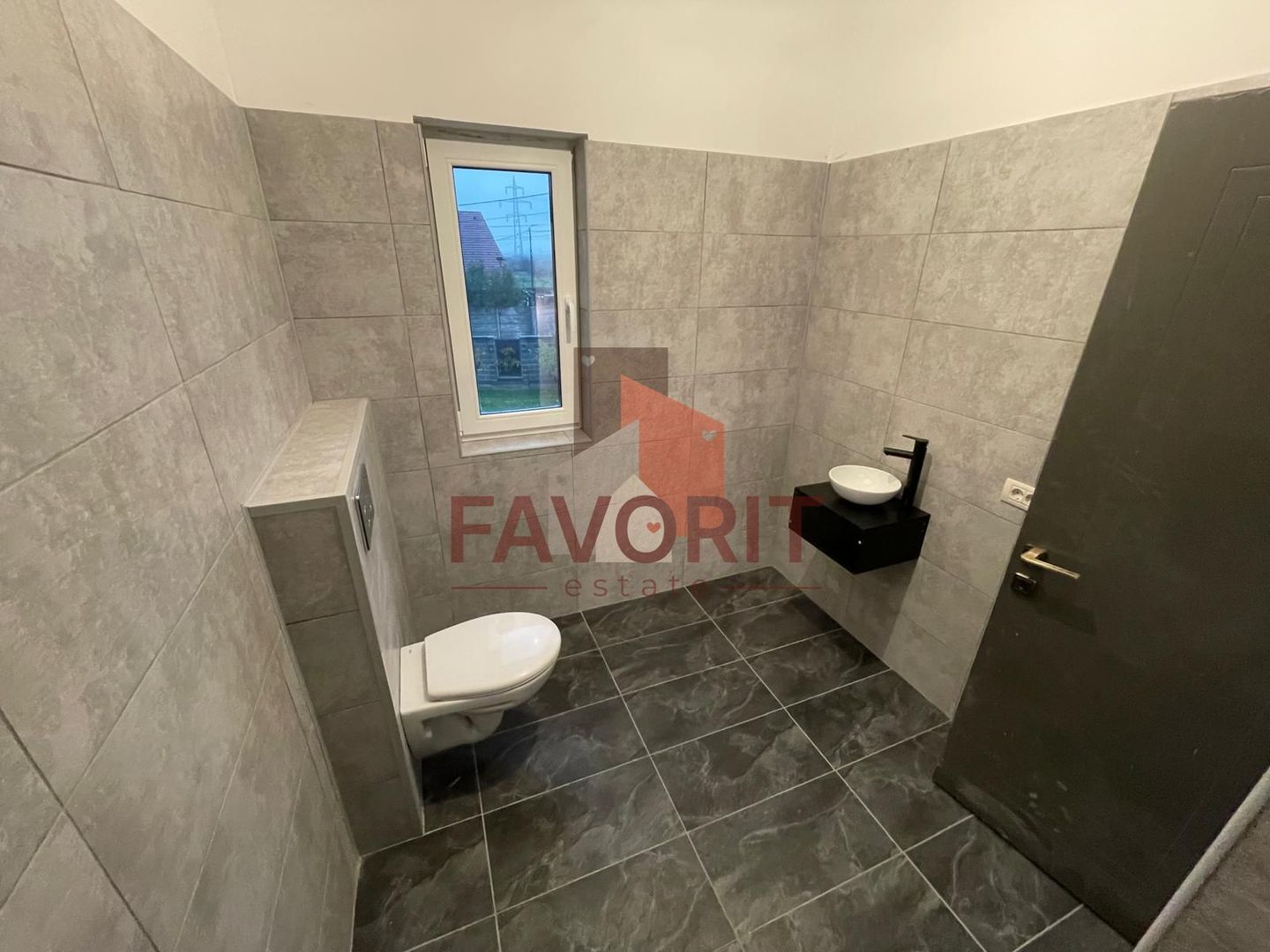 Duplex despartit prin camera tehnica. Carport. Finisaje la alegere - Poză 14