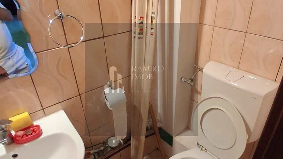 OCAZIE 3 CAMERE METROU GORJULUI 4 minute - Poză 11
